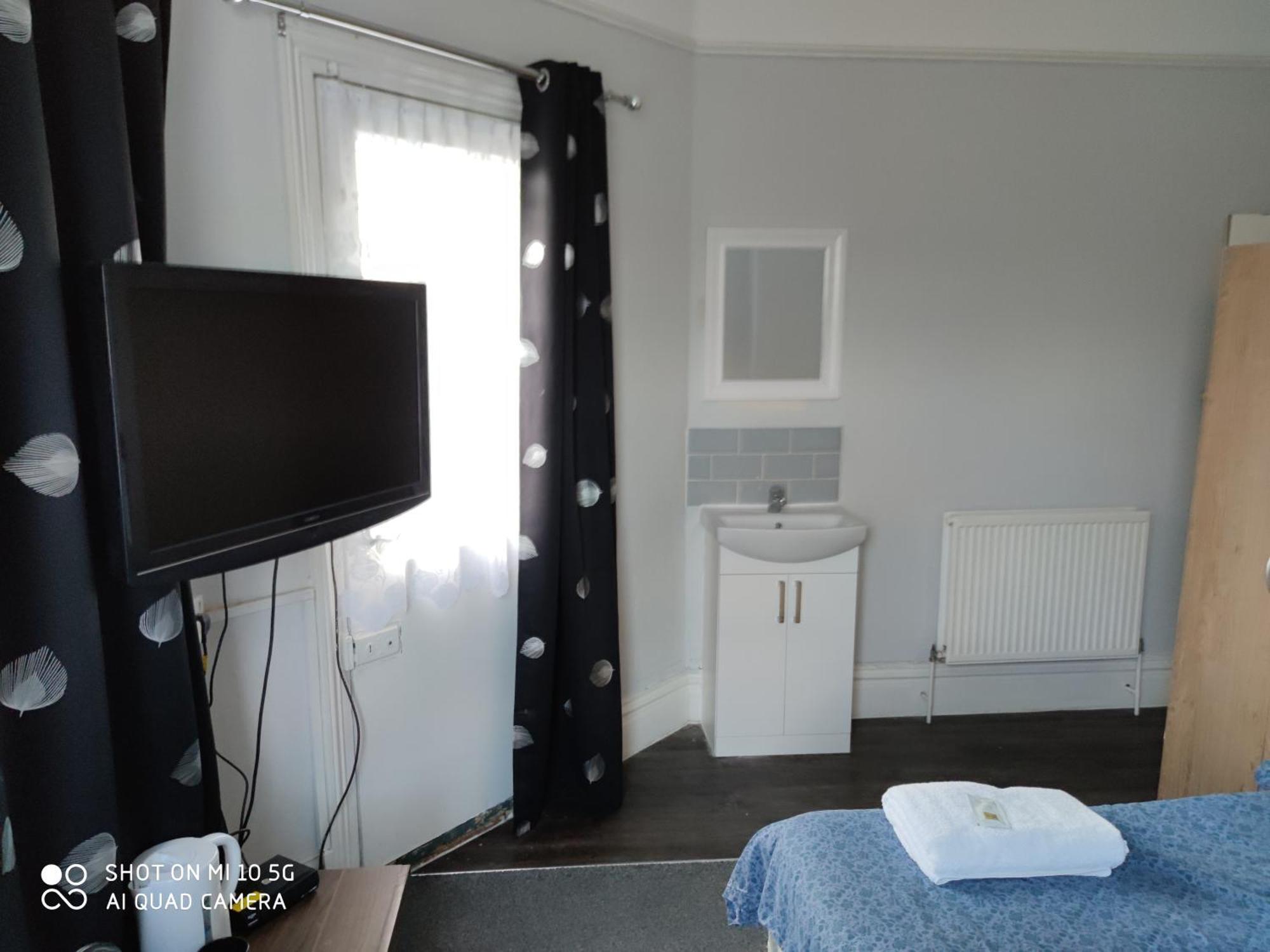 Sussex Lodge Guest House Slough Eksteriør bilde